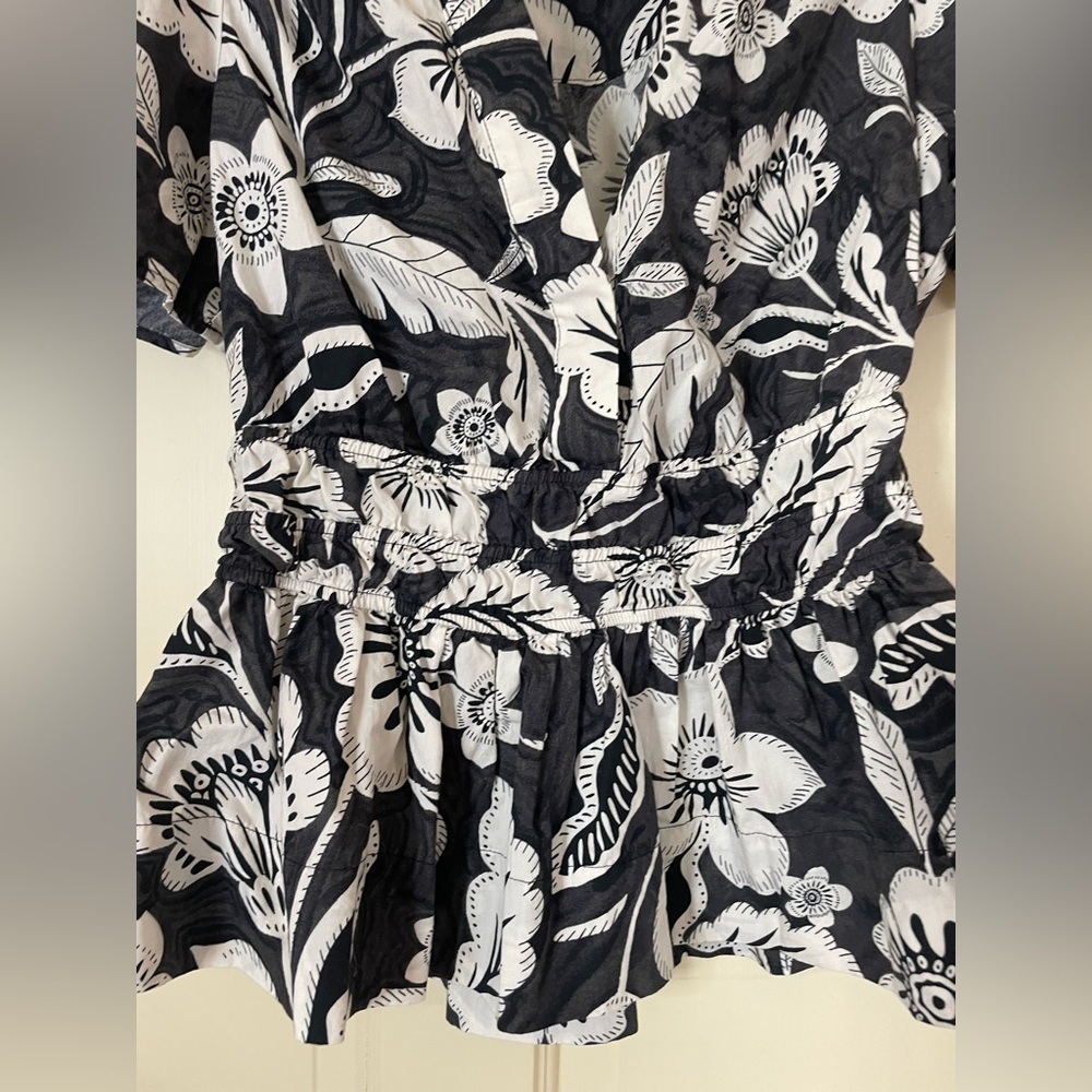 Anthropologie The Somerset FLATTERING Blouse Dark Floral Gray & Black, Size XXS - Picture 4 of 8